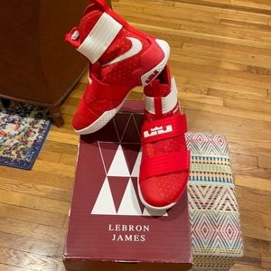 LeBron James Soldier 10 Nike bball  sz 9.5 men